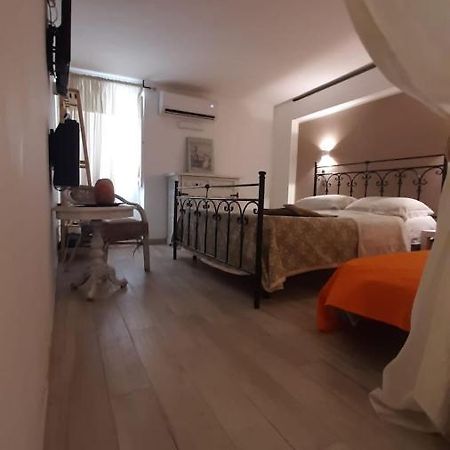 La Nicchia Del Borgo Apartment Taranto Luaran gambar