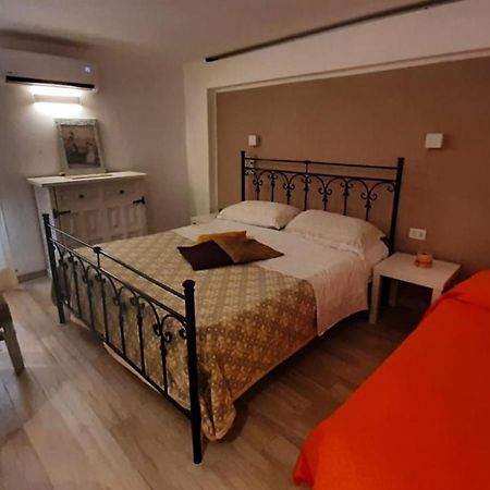 La Nicchia Del Borgo Apartment Taranto Luaran gambar