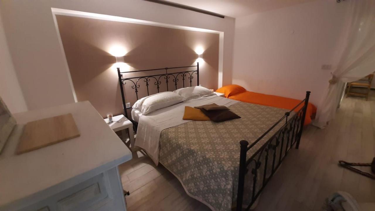 La Nicchia Del Borgo Apartment Taranto Luaran gambar