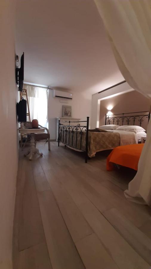 La Nicchia Del Borgo Apartment Taranto Luaran gambar