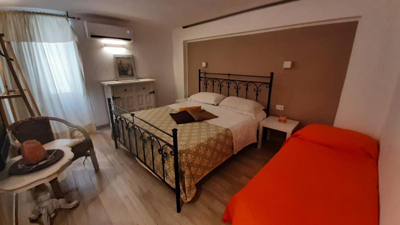 La Nicchia Del Borgo Apartment Taranto Luaran gambar