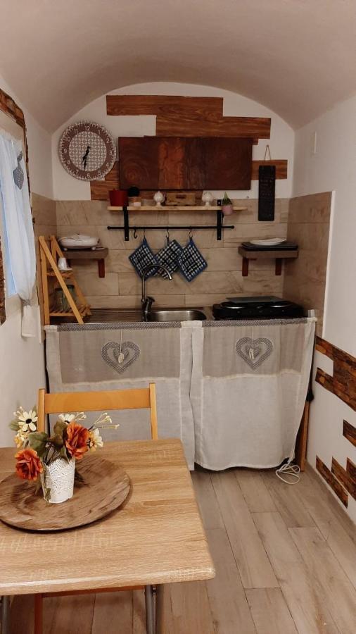 La Nicchia Del Borgo Apartment Taranto Luaran gambar